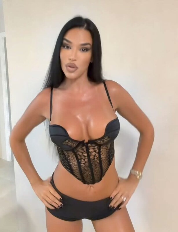 Ivana Knoll Nude And Leaked Photos