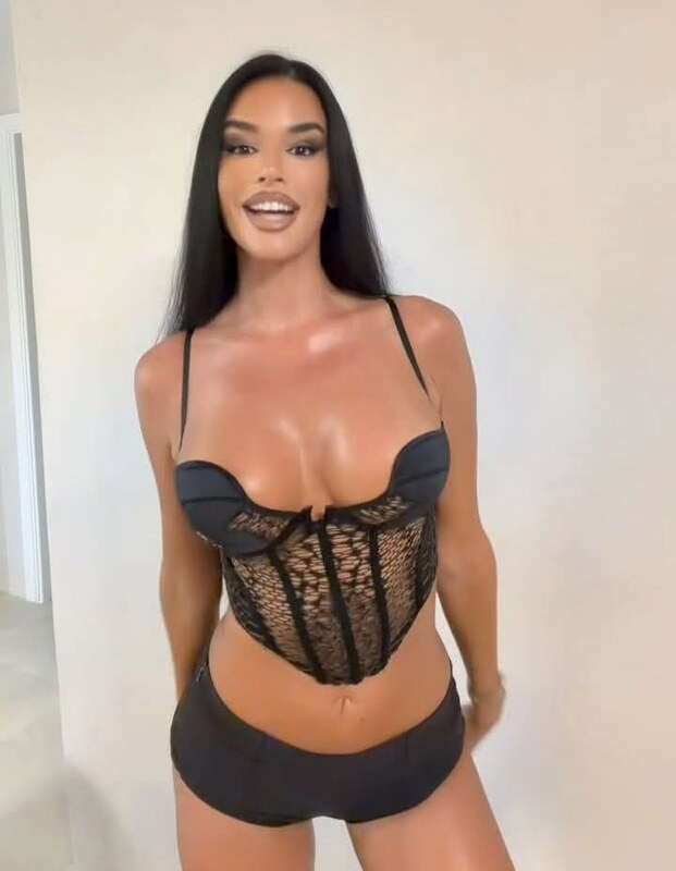 Ivana Knoll Nude And Leaked Photos
