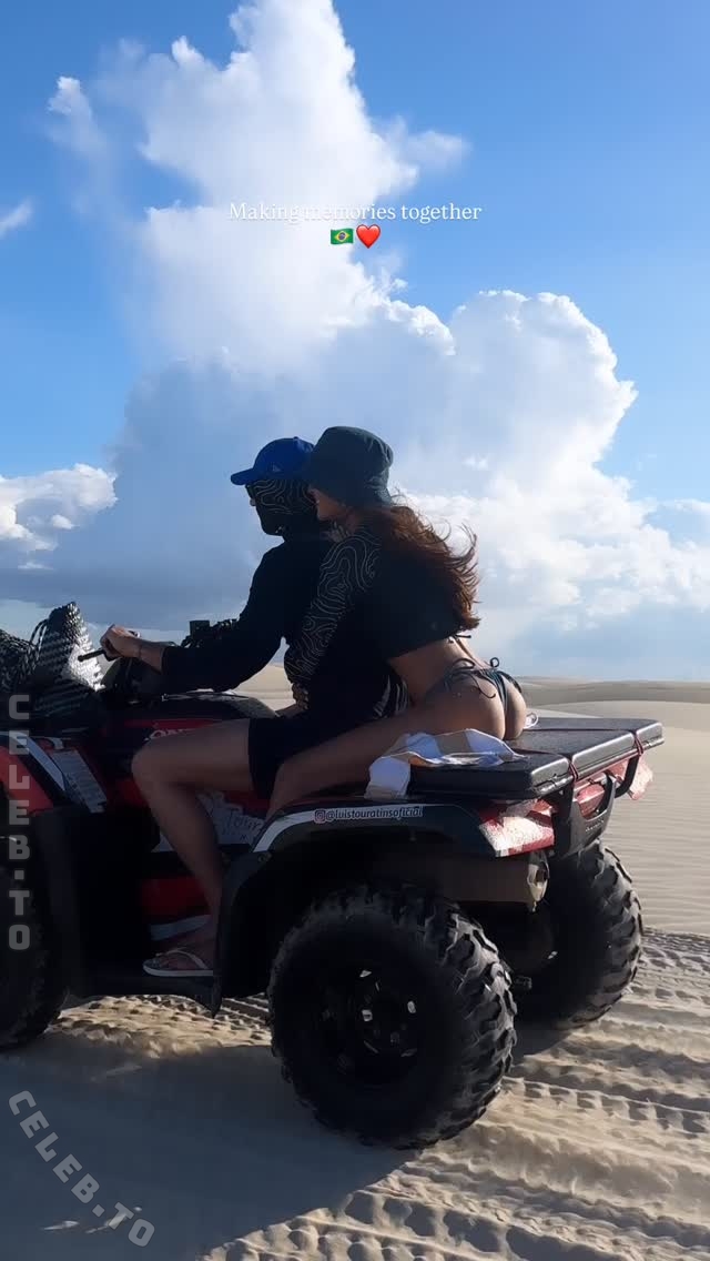 Izabel Goulart boobs