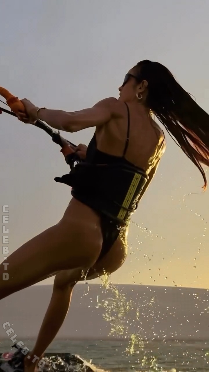 Izabel Goulart boobs