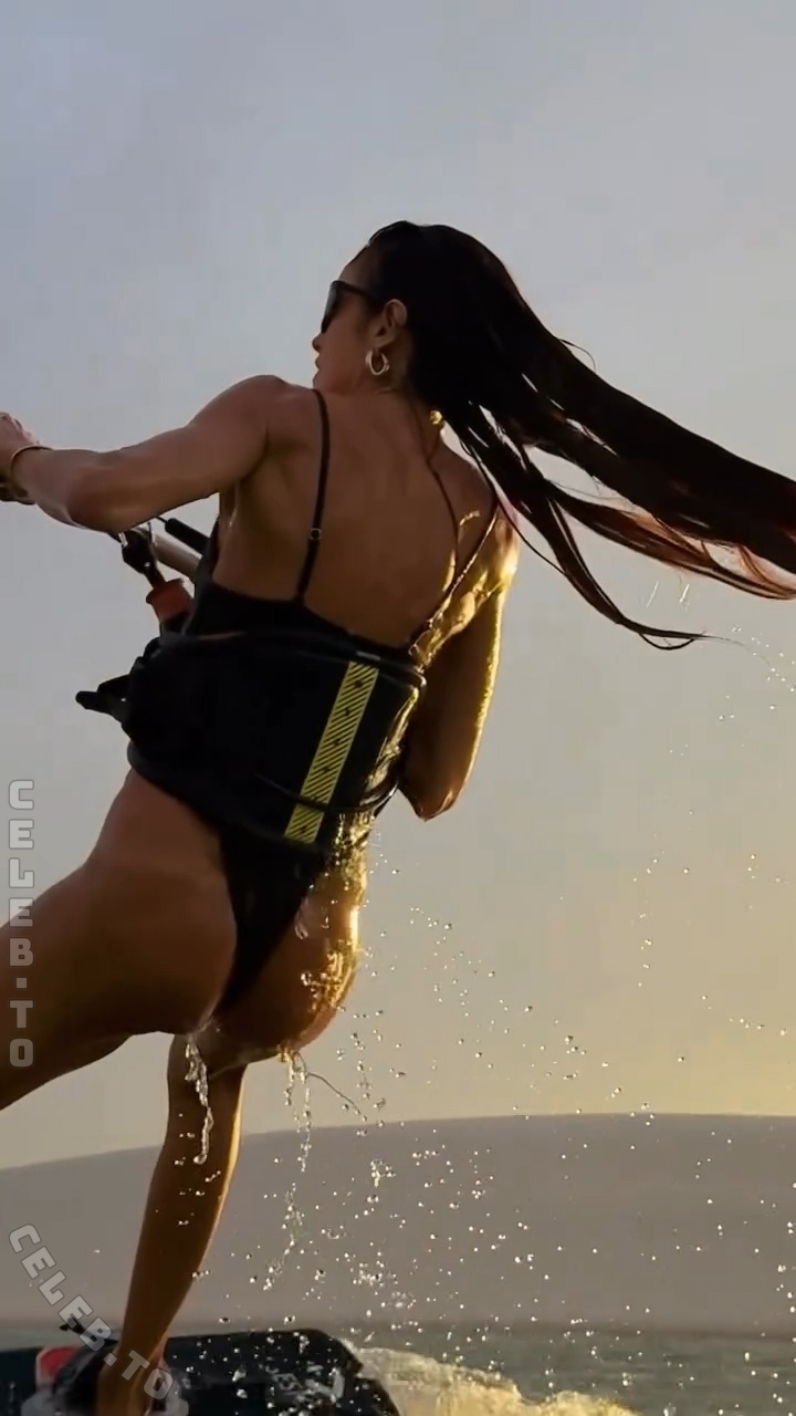 Izabel Goulart boobs