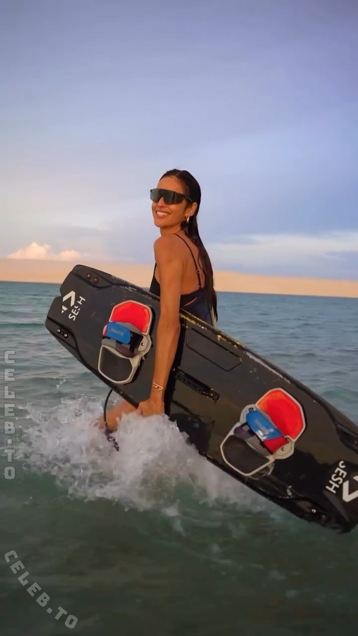 Izabel Goulart butts