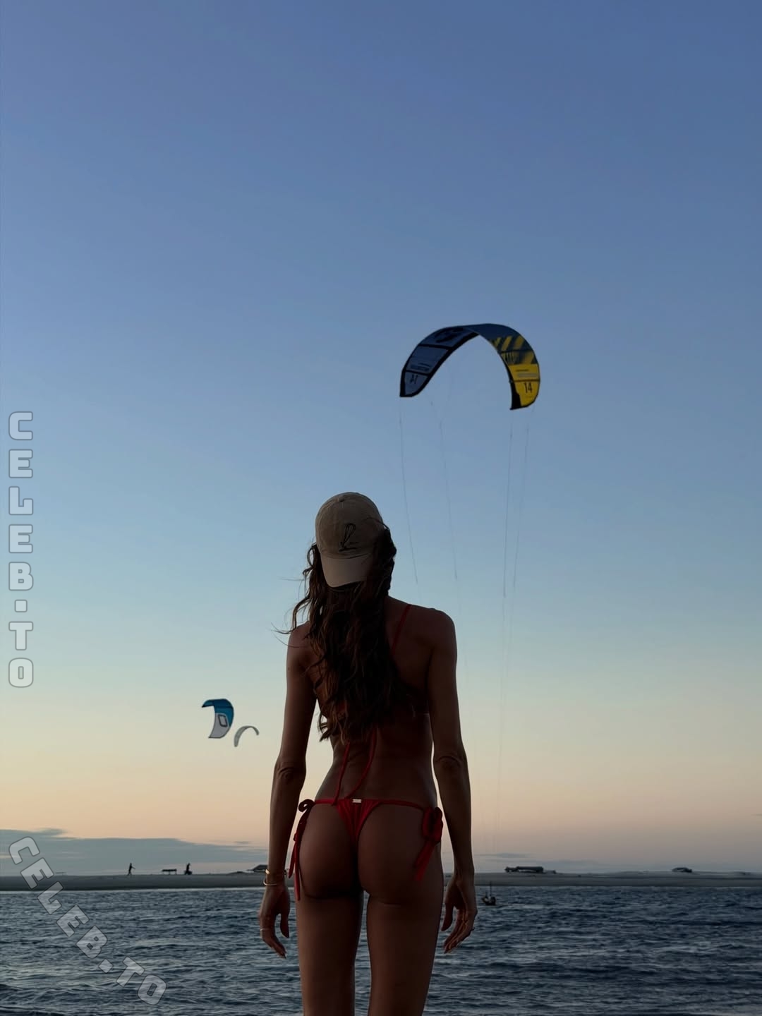 Izabel Goulart butts