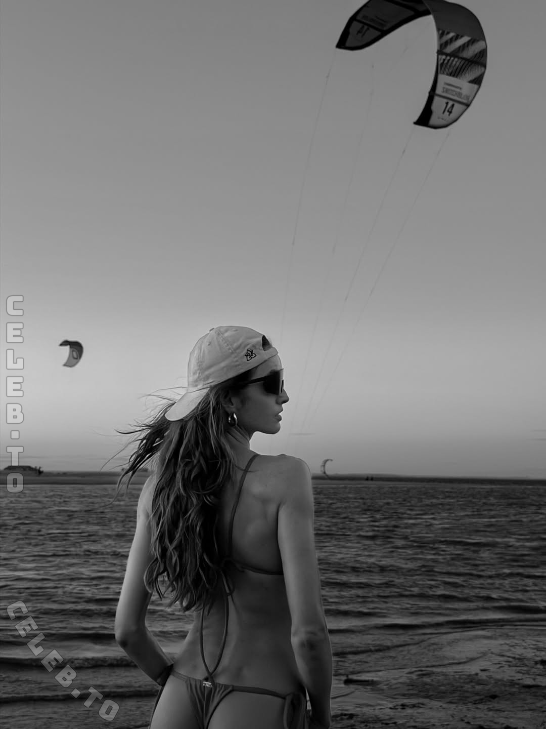 Izabel Goulart butts