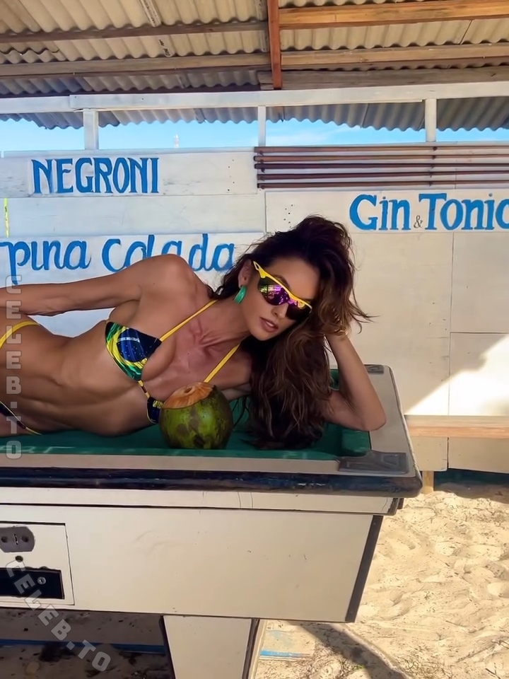 Izabel Goulart nude leaked photos