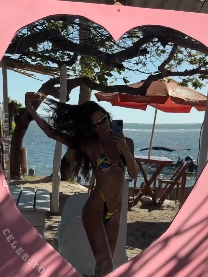 Izabel Goulart nude leaked photos