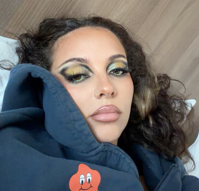 Jade Thirlwall hands