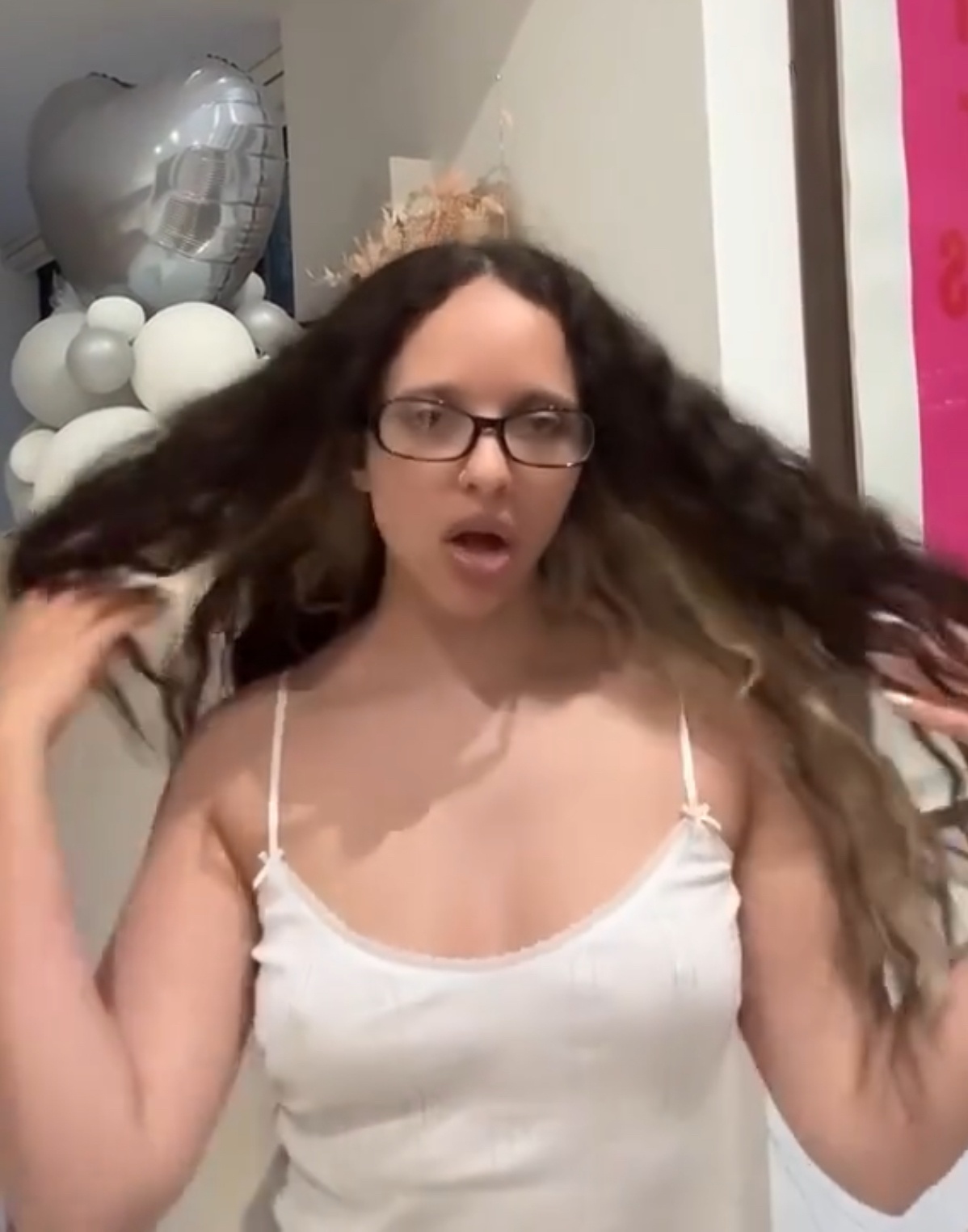 Jade Thirlwall hands