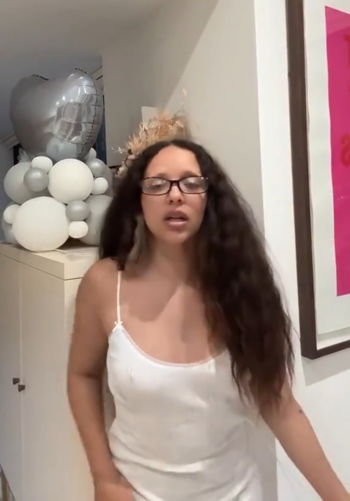 Jade Thirlwall hands