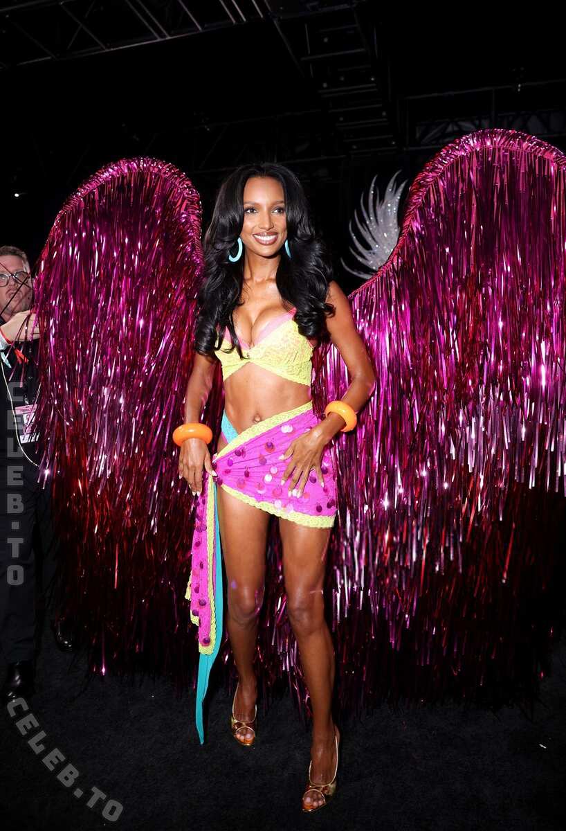 Jasmine Tookes butts