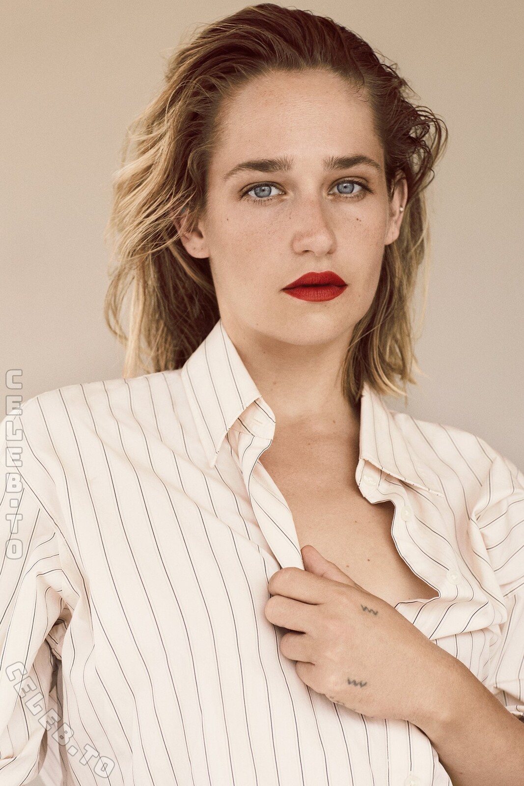 Jemima Kirke butts