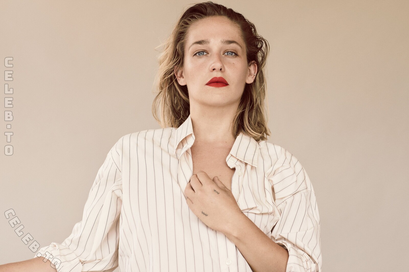 Jemima Kirke butts