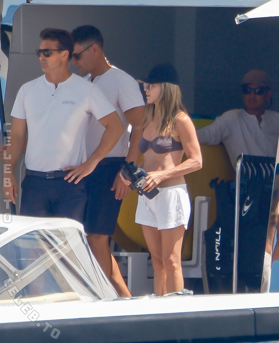 Jennifer Aniston legs