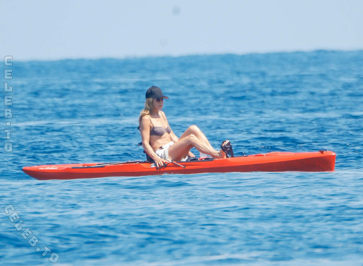 Jennifer Aniston nude leaked photos