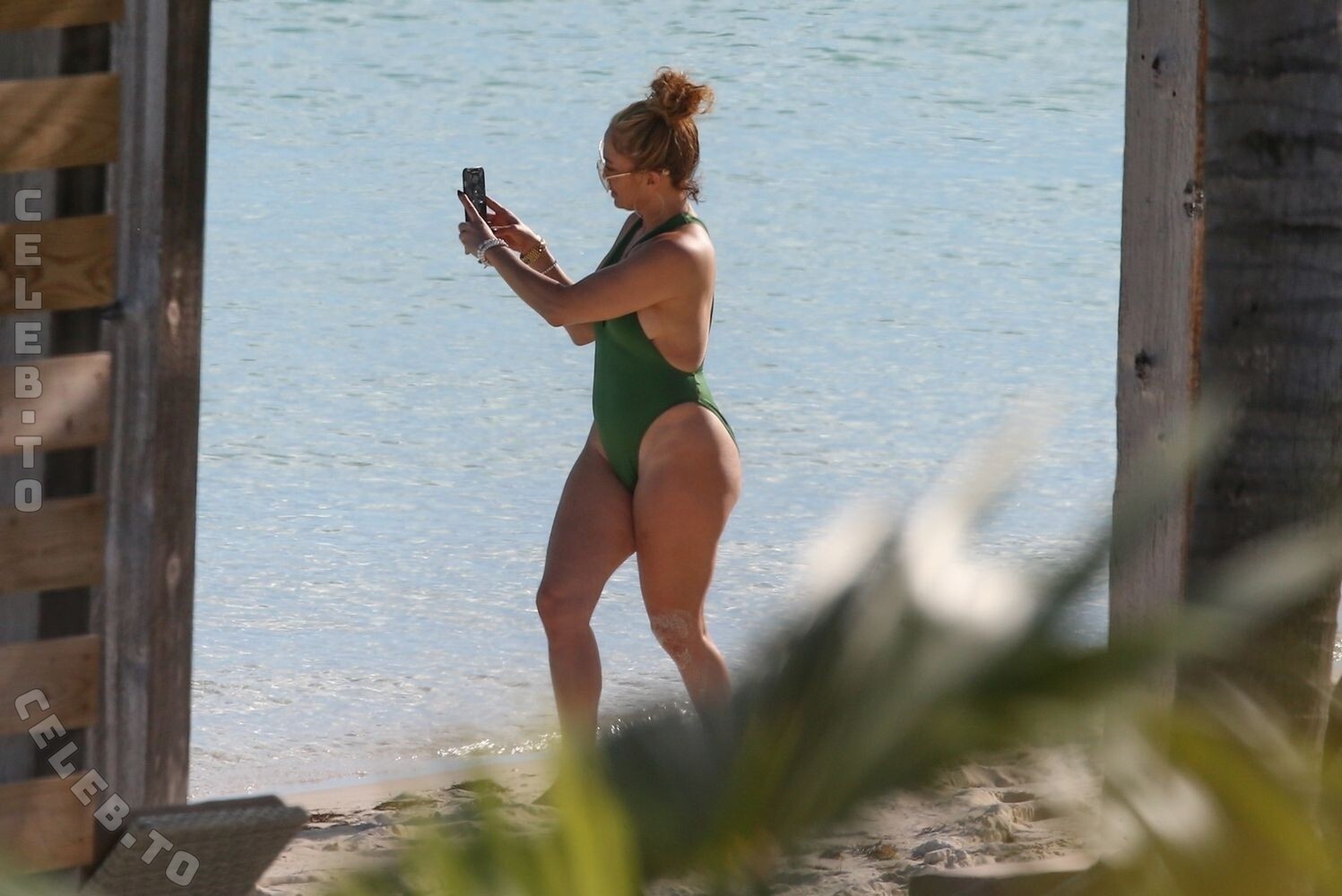 Jennifer Lopez legs