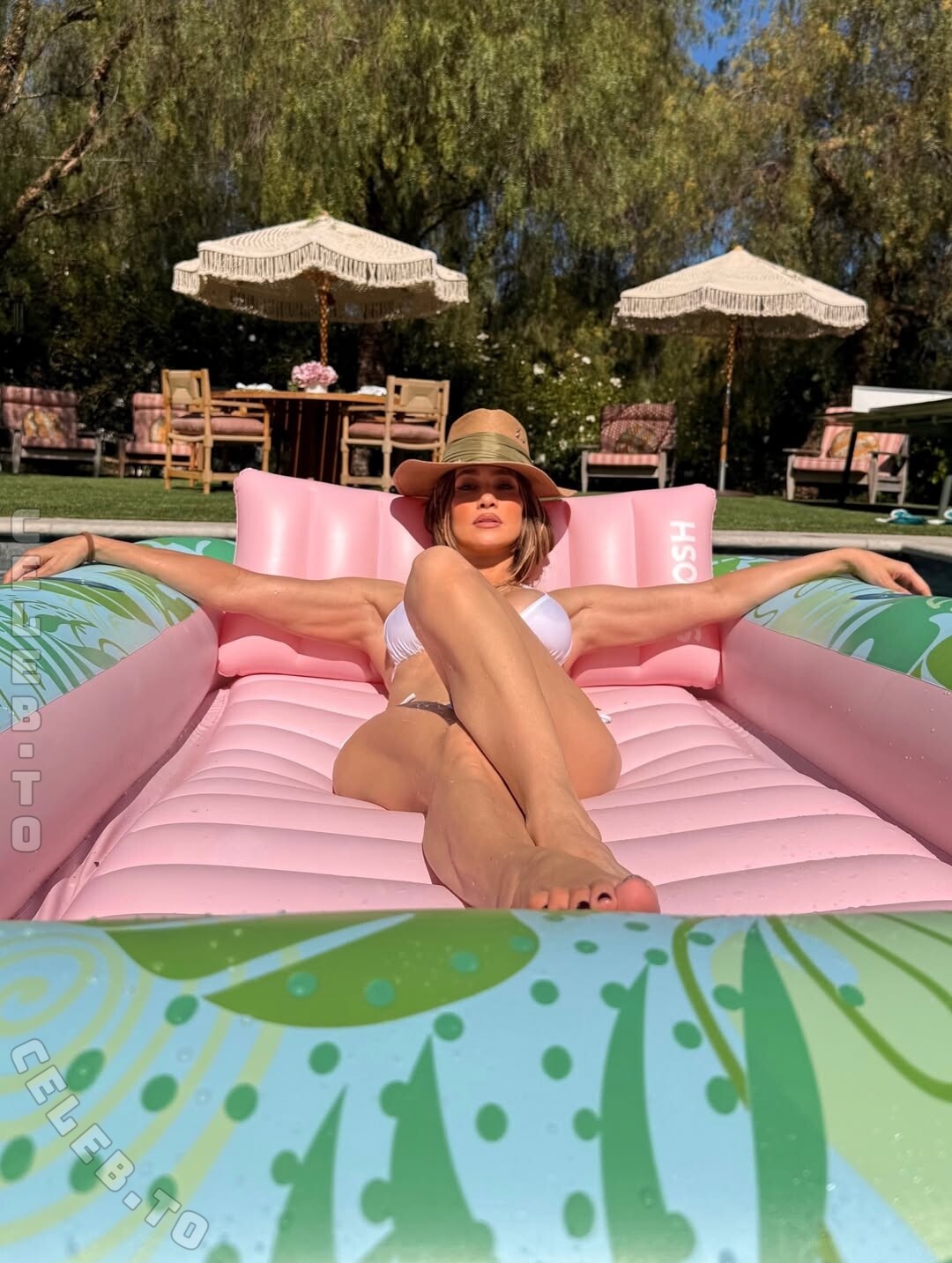Jennifer Lopez butts
