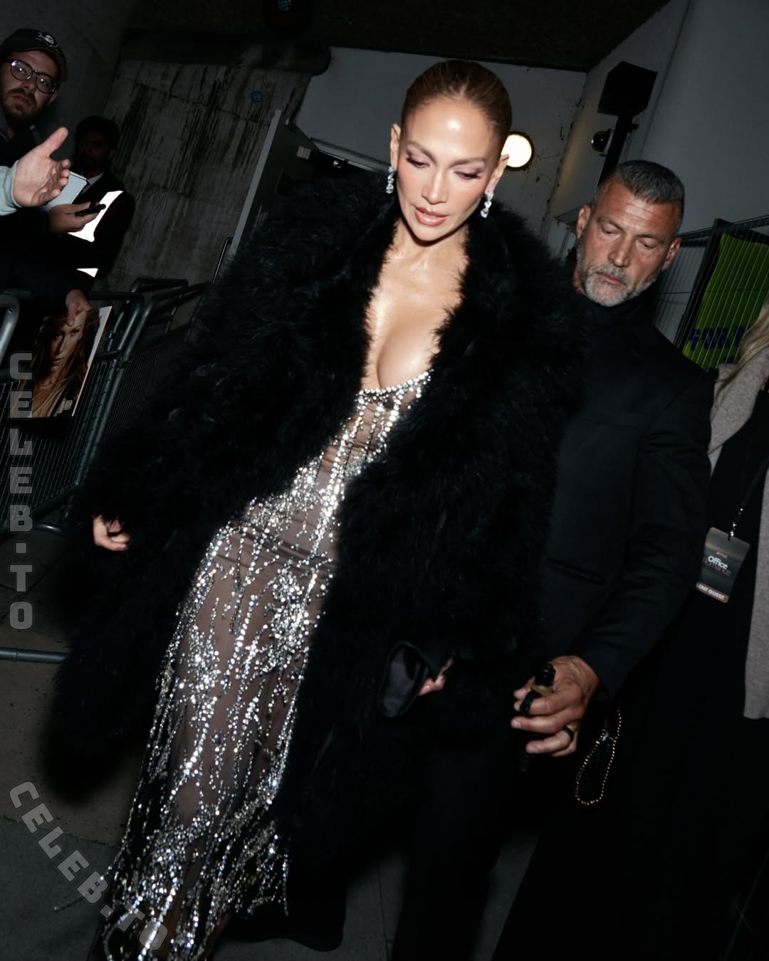 Jennifer Lopez hands