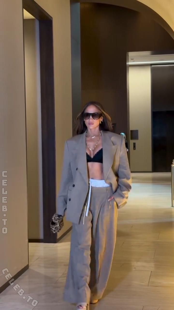 Jennifer Lopez nude leaked photos