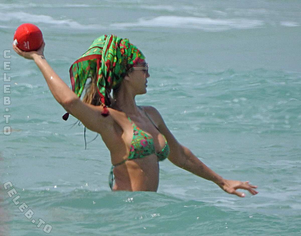 Jessica Alba legs