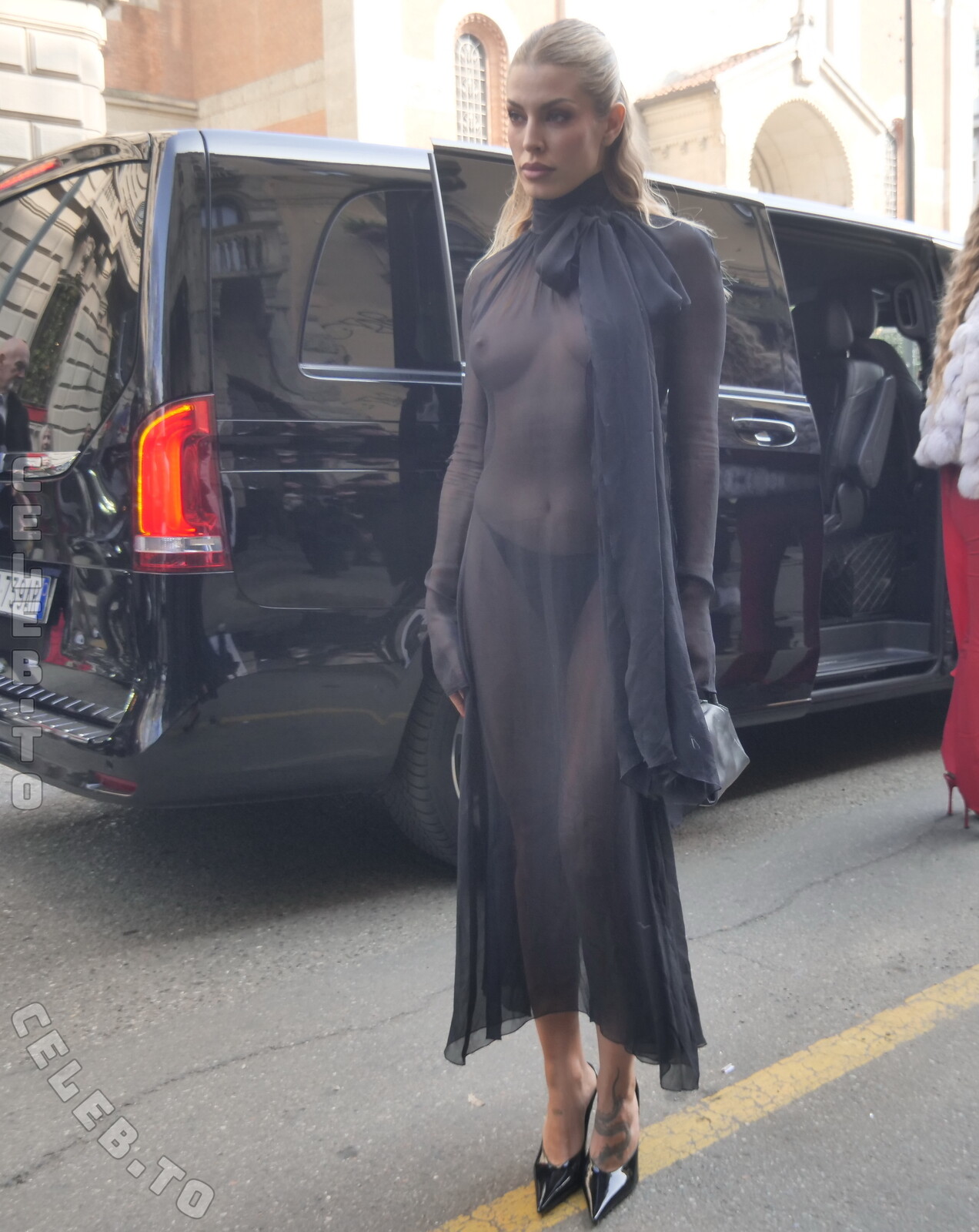 Jessica Goicoechea hands
