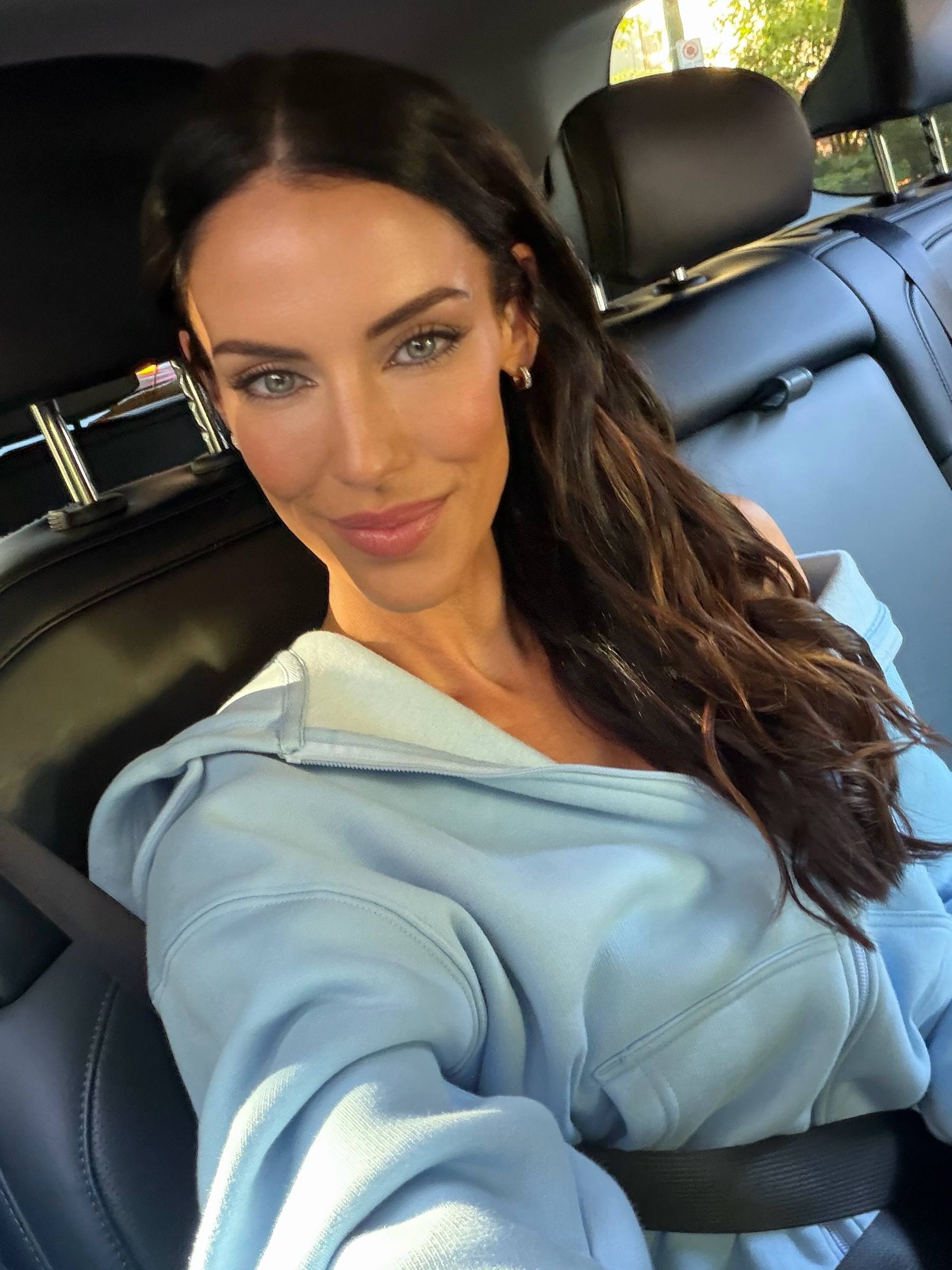 Jessica Lowndes hands