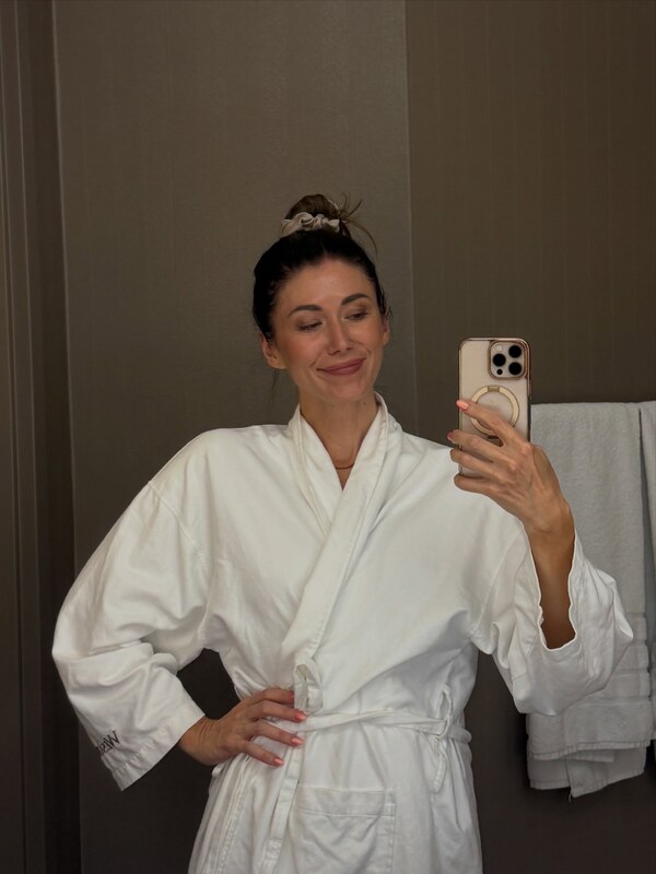 Jewel Staite hands