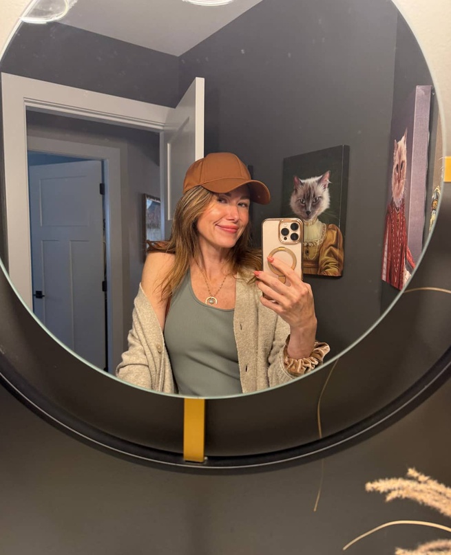 Jewel Staite hands