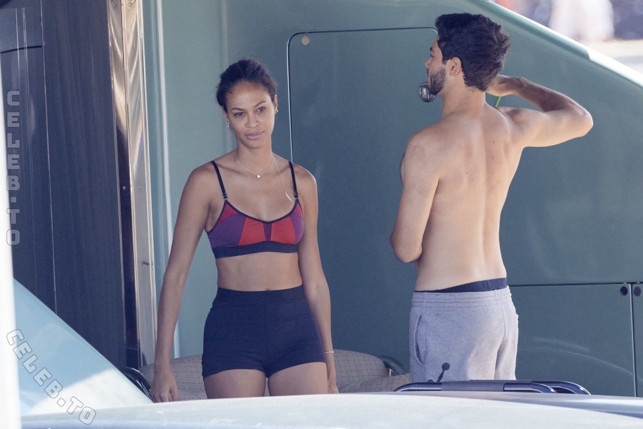 Joan Smalls legs