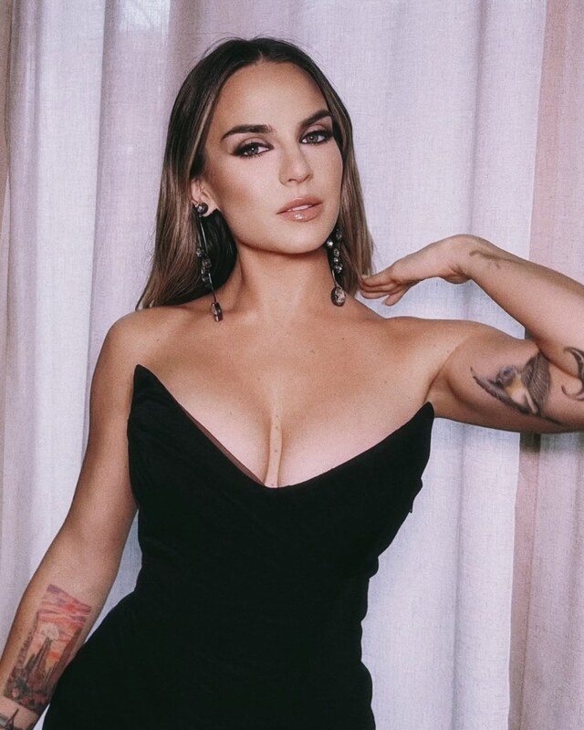 JoJo Levesque legs