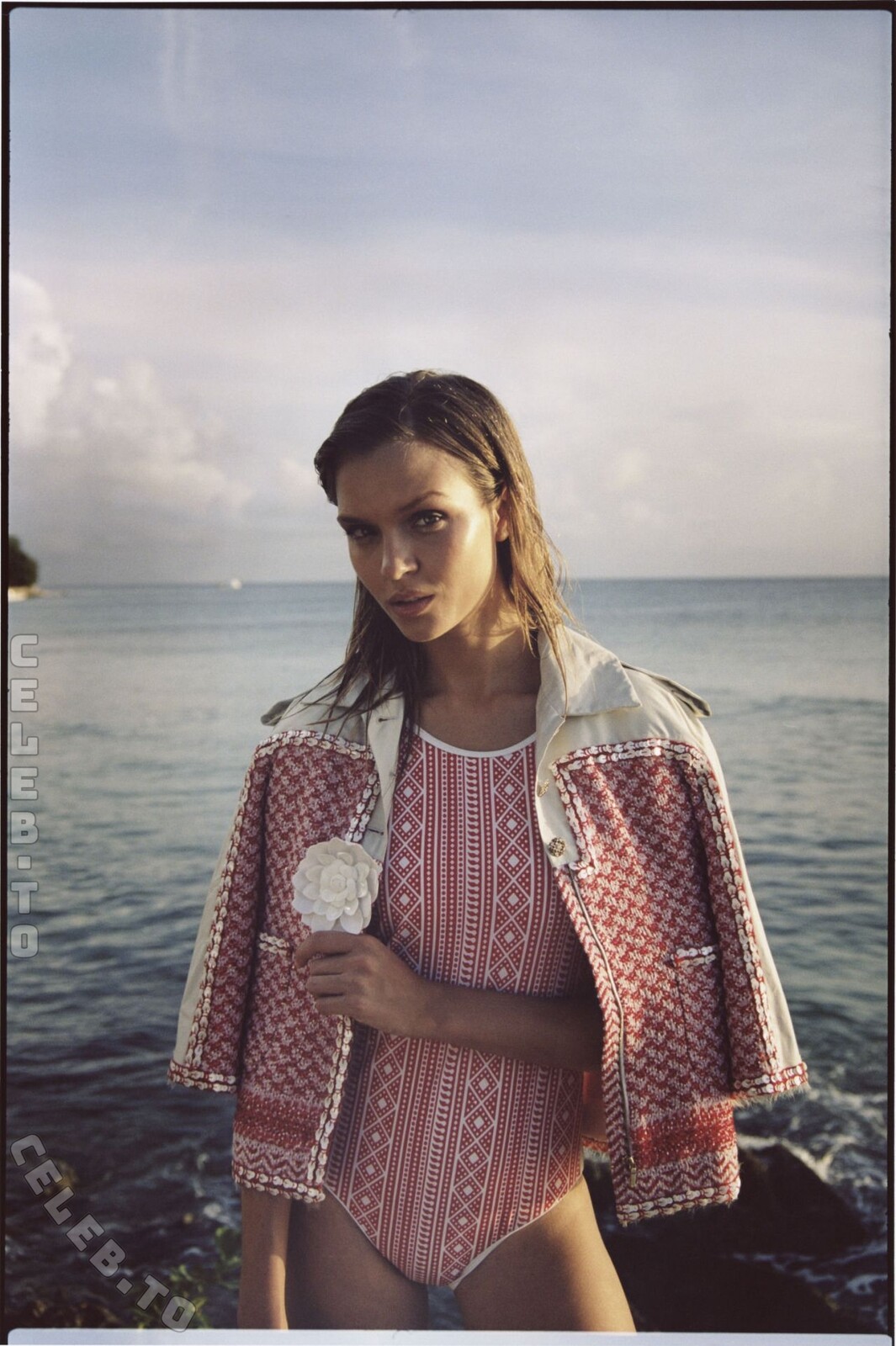 Josephine Skriver hands