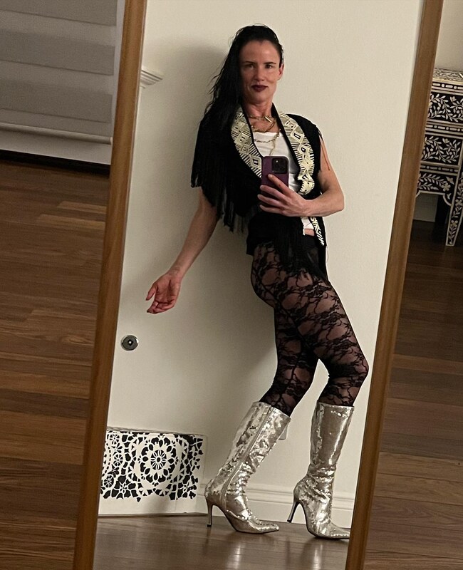 Juliette Lewis legs