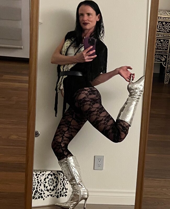 Juliette Lewis legs