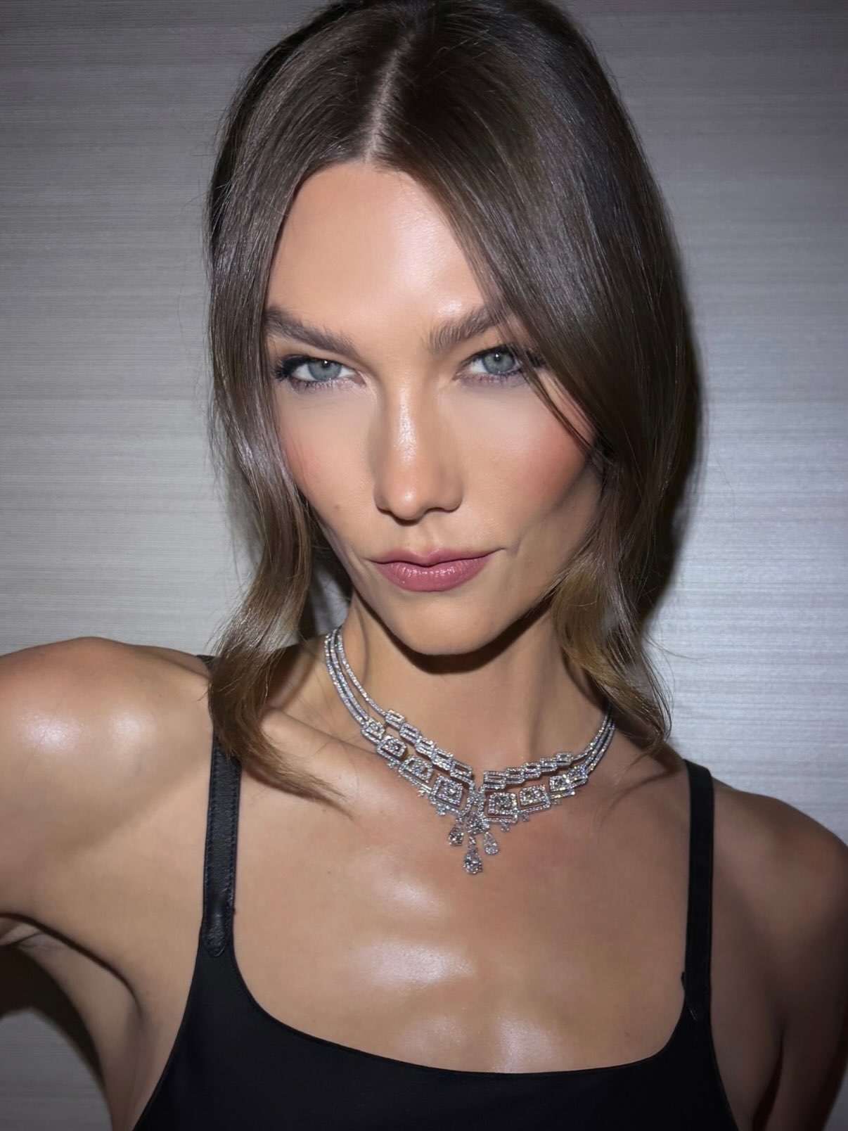 Karlie Kloss hands