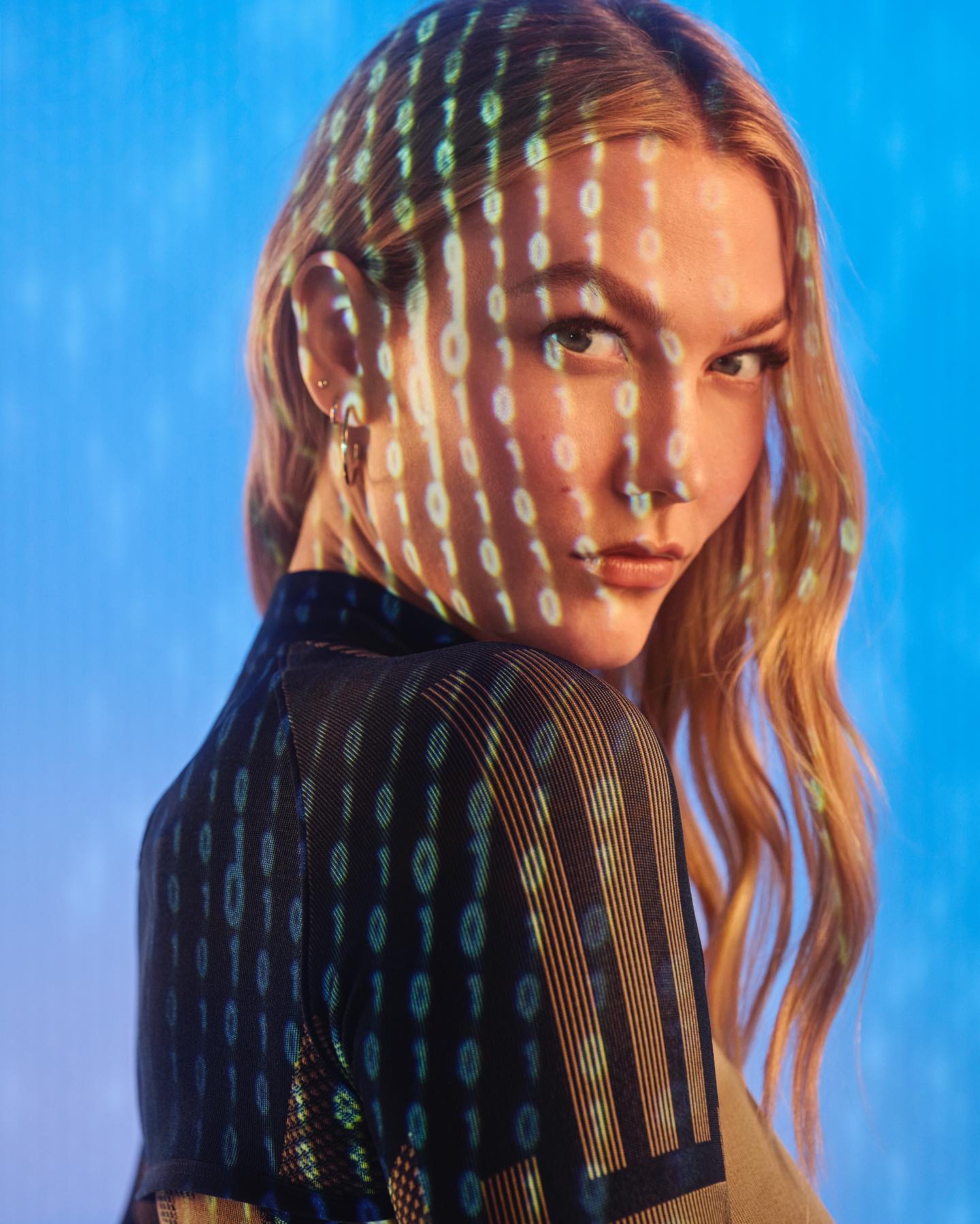 Karlie Kloss hands