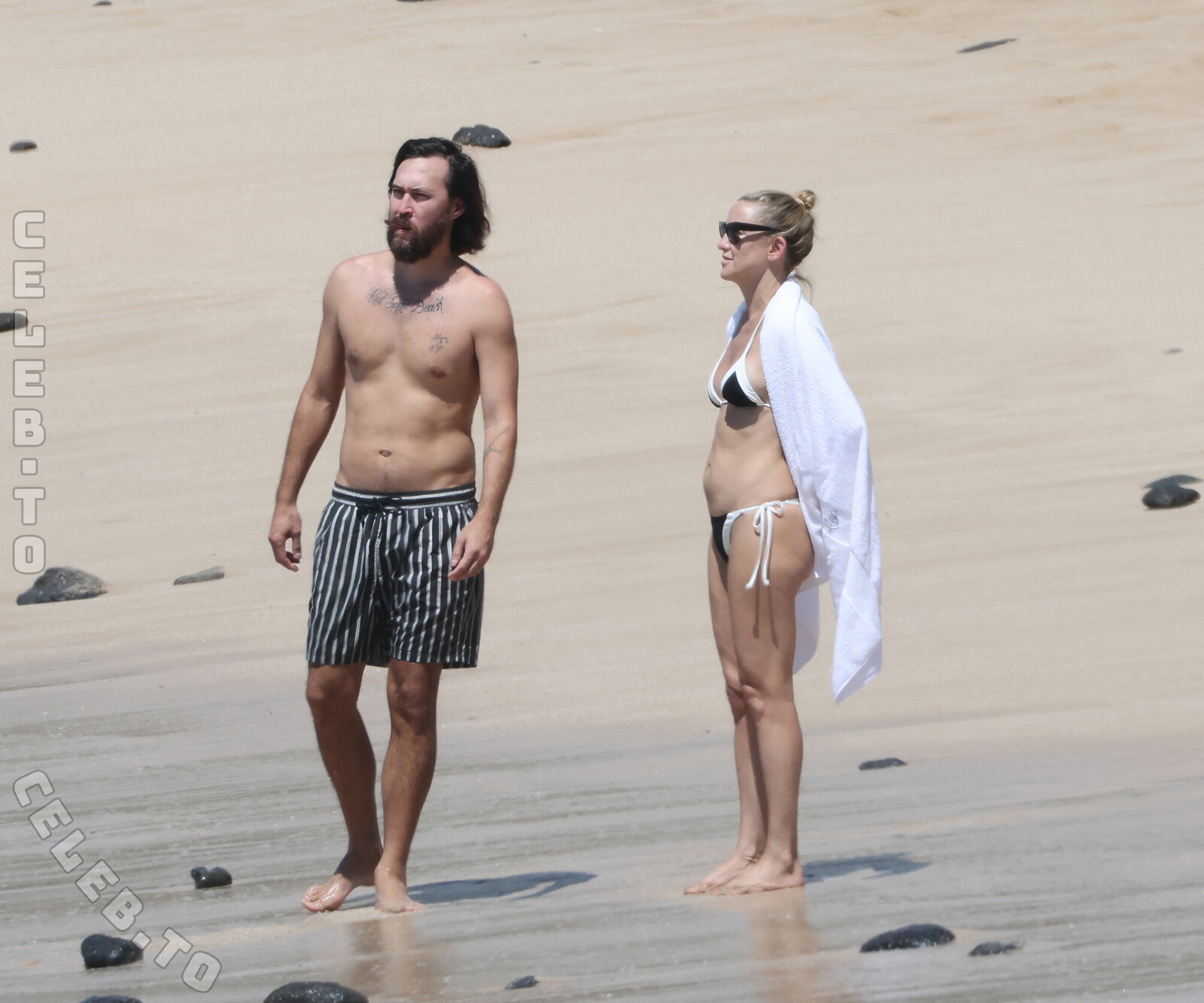 Kate Hudson hands