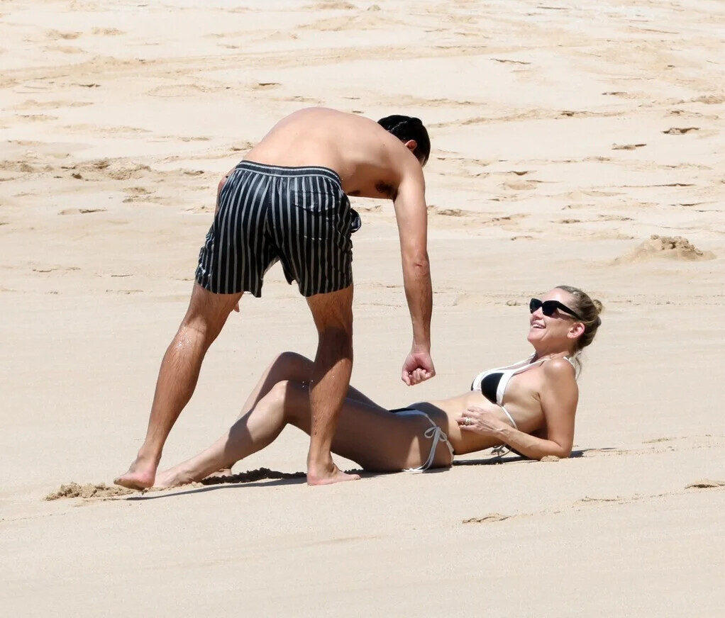 Kate Hudson hands