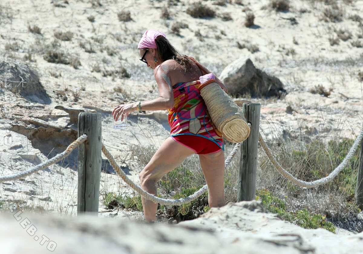 Kate Moss butts