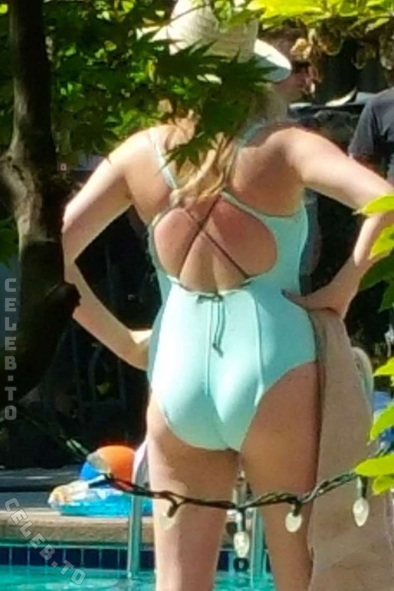Kate Upton hands
