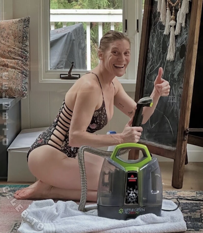 Katee Sackhoff legs