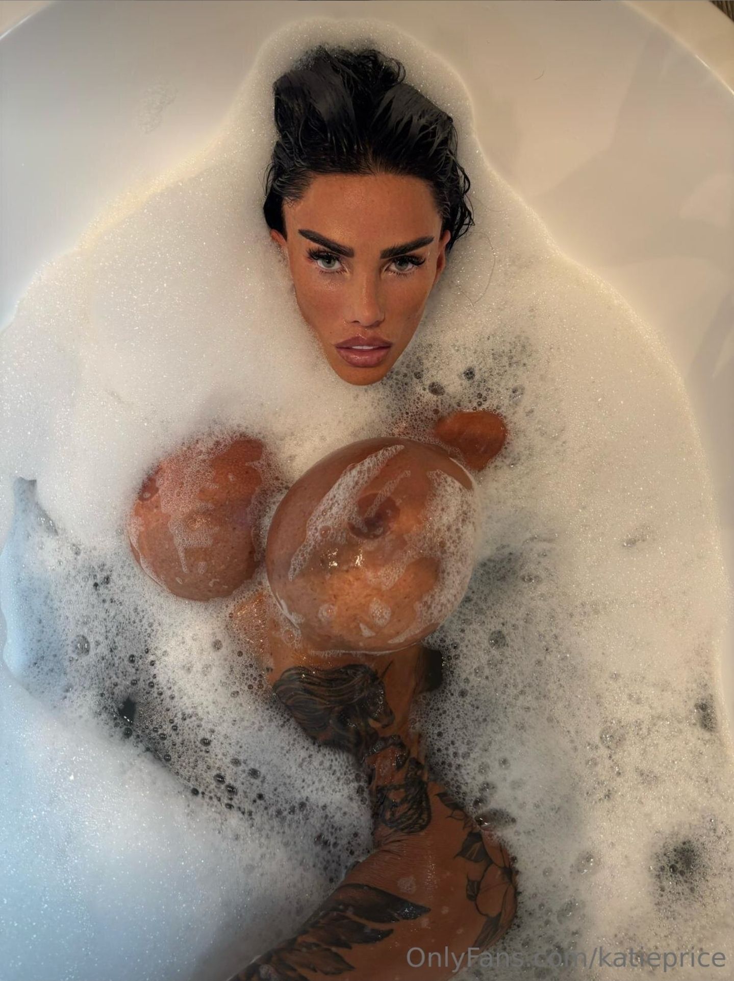 Katie Price hands