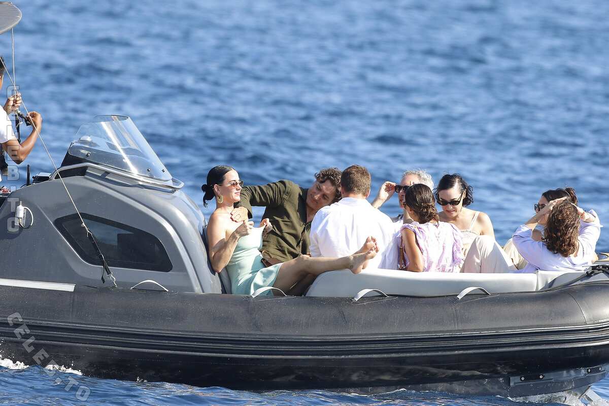 Katy Perry butts
