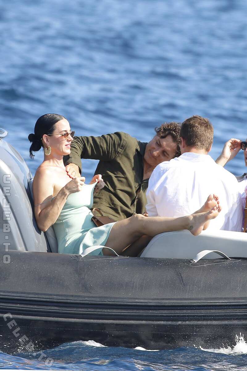 Katy Perry butts