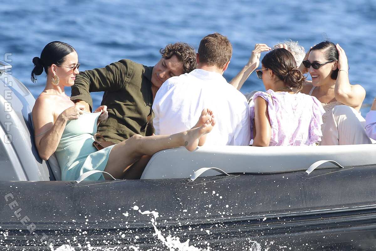 Katy Perry butts