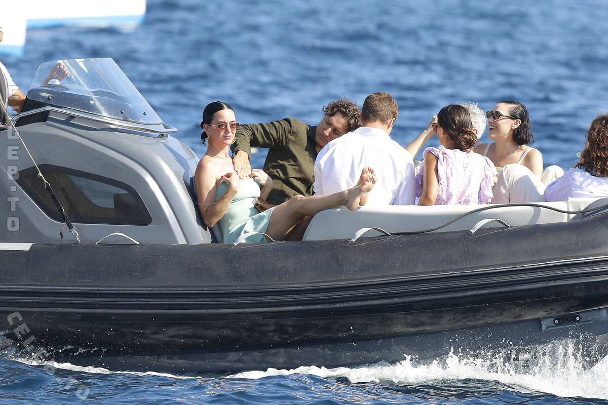 Katy Perry butts