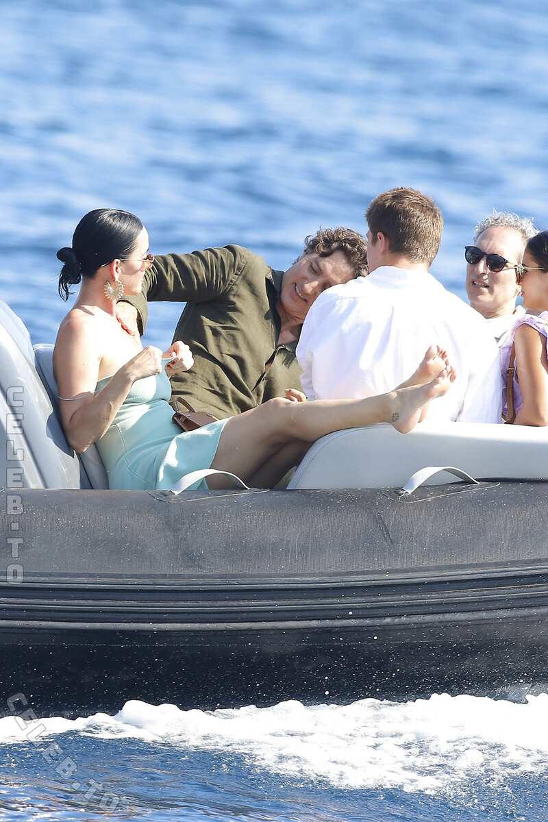 Katy Perry hands