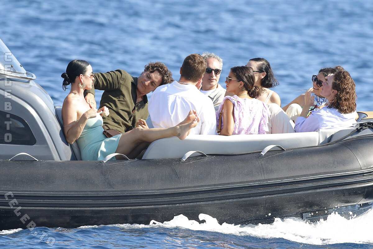 Katy Perry hands