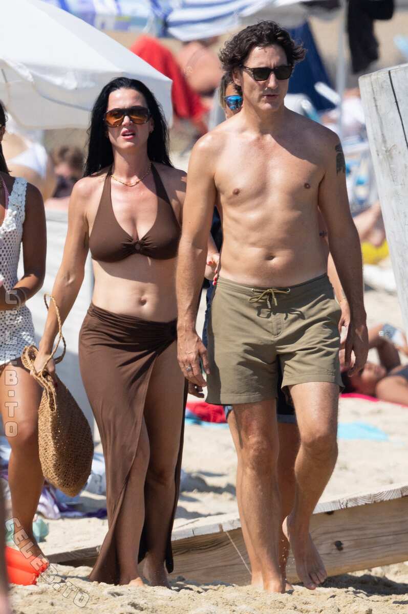Katy Perry hands