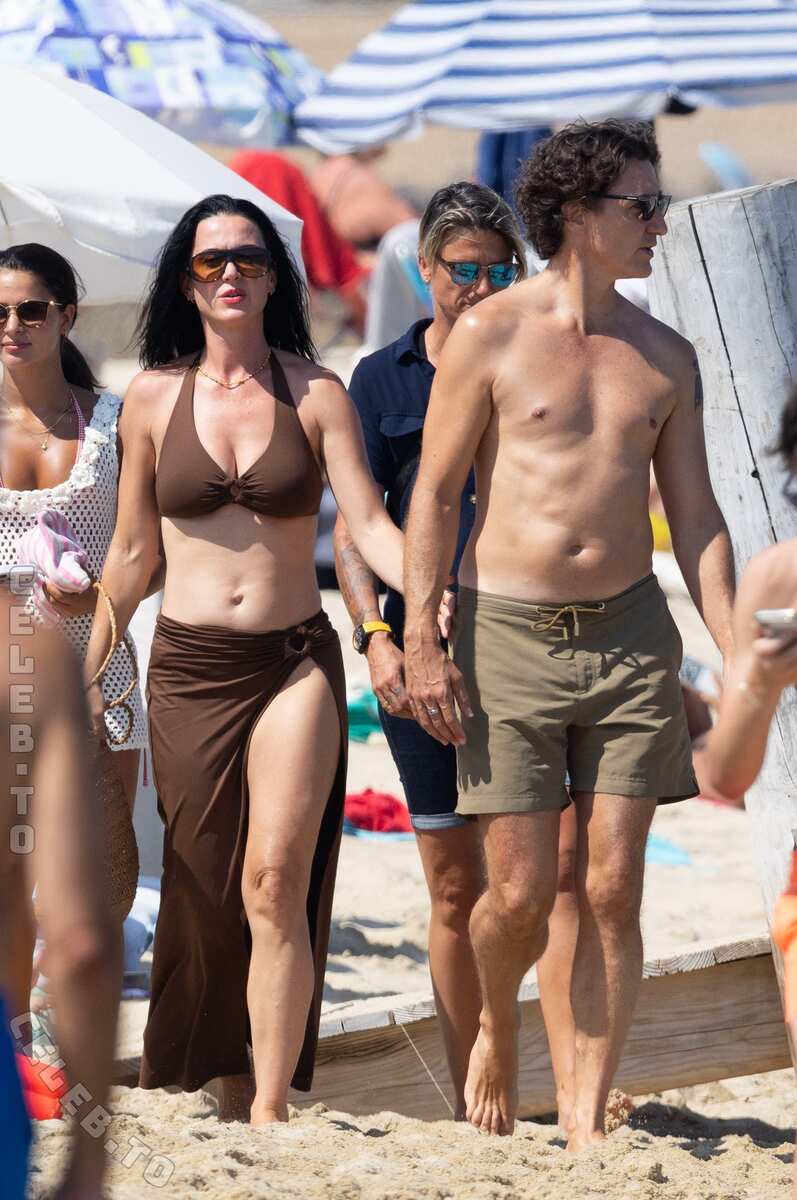Katy Perry hands