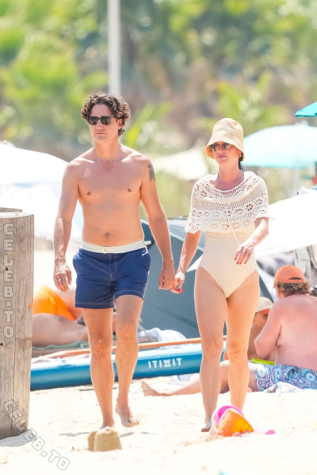Katy Perry Nude Lesbo Party Pics Uncovered