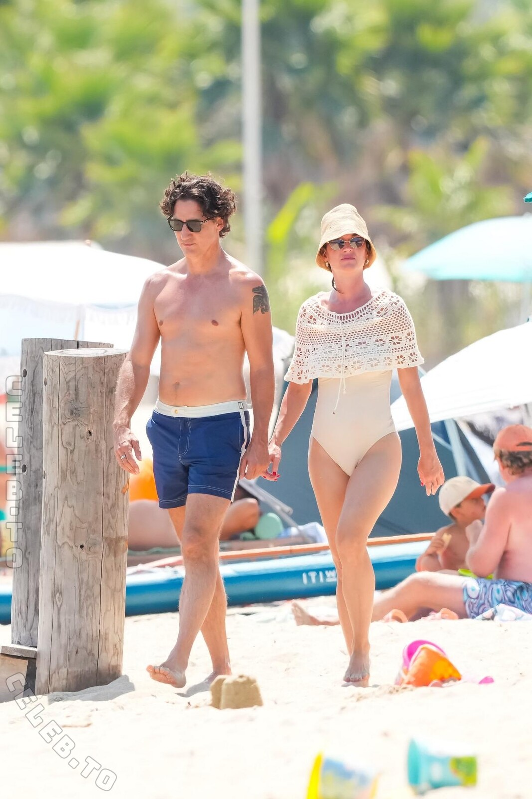 Katy Perry Nude Lesbo Party Pics Uncovered
